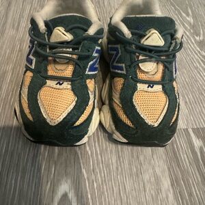 New Balance Kids Sneakers in Green and Tan